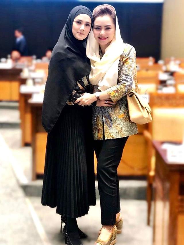 7 Gaya Mulan Jameela Jalani Hari Jadi Anggota DPR, Selalu Jadi Sorotan