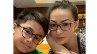 Jarang Terekspos, Ini 6 Potret Bintang Pratama Anak Christy Jusung (sumber: Instagram.com/christyjusung)