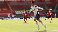 Winger Tottenham Hotspur, Son Heung-min, berhasil mengukir empat gol sekaligus membantu timnya menang 5-2 atas Southampton pada laga lanjutan Premier League musim ini di St Mary's Stadium, Minggu (20/9/2020) malam WIB. (ANDREW BOYERS/POOL/AFP)