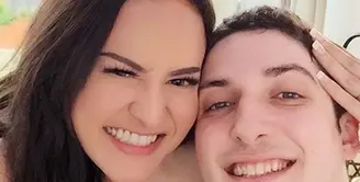 Pesinetron dan pemain film Cynthiara Alona, baru saja mengunggah foto mesra bersama lelaki bule.  (Instagram/@alonaqueen)