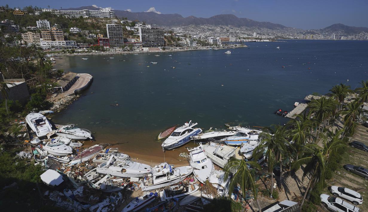 Otis yang berubah dari badai tropis menjadi badai Kategori 5 dalam waktu 12 jam, membuat pihak berwenang dan penduduknya kewalahan. (AP Photo/Marco Ugarte)