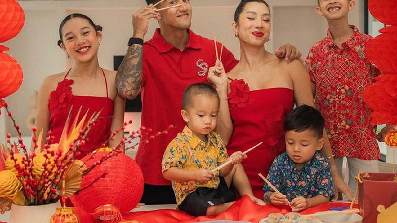 12 Artis Rayakan Imlek, Penuh Kehangatan dan Tradisi Keluarga