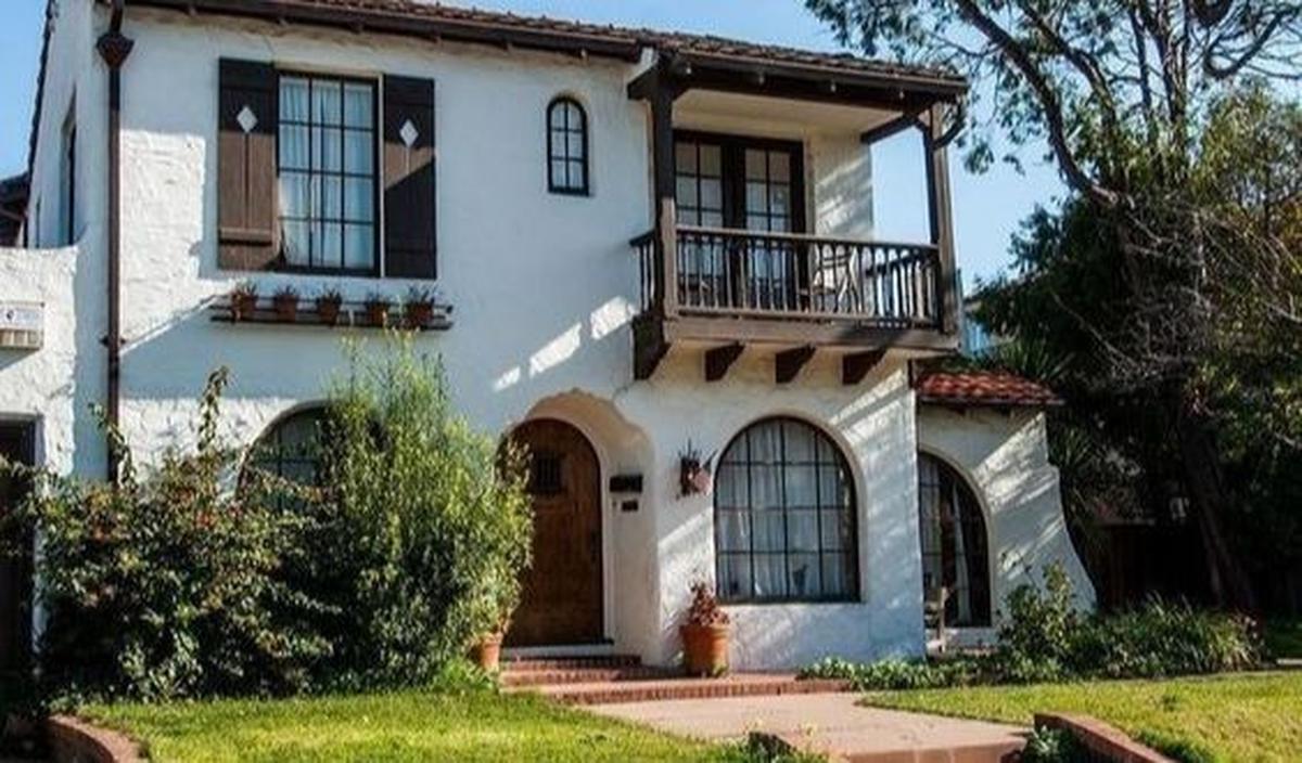 5. Rumah Jadul Ala Mediterania dengan Sentuhan Modern