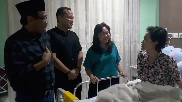 Cawagub Djarot Saiful Hidayat dan istri jenguk Julia Perez