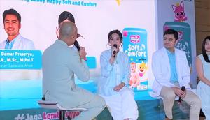 Model sekaligus presenter, Patricia Gouw, membagikan ceritanya soal pola asuh yang diterapkan untuk Baby Zoe. (Rafa Dahayu Amandya/Liputan6.com)