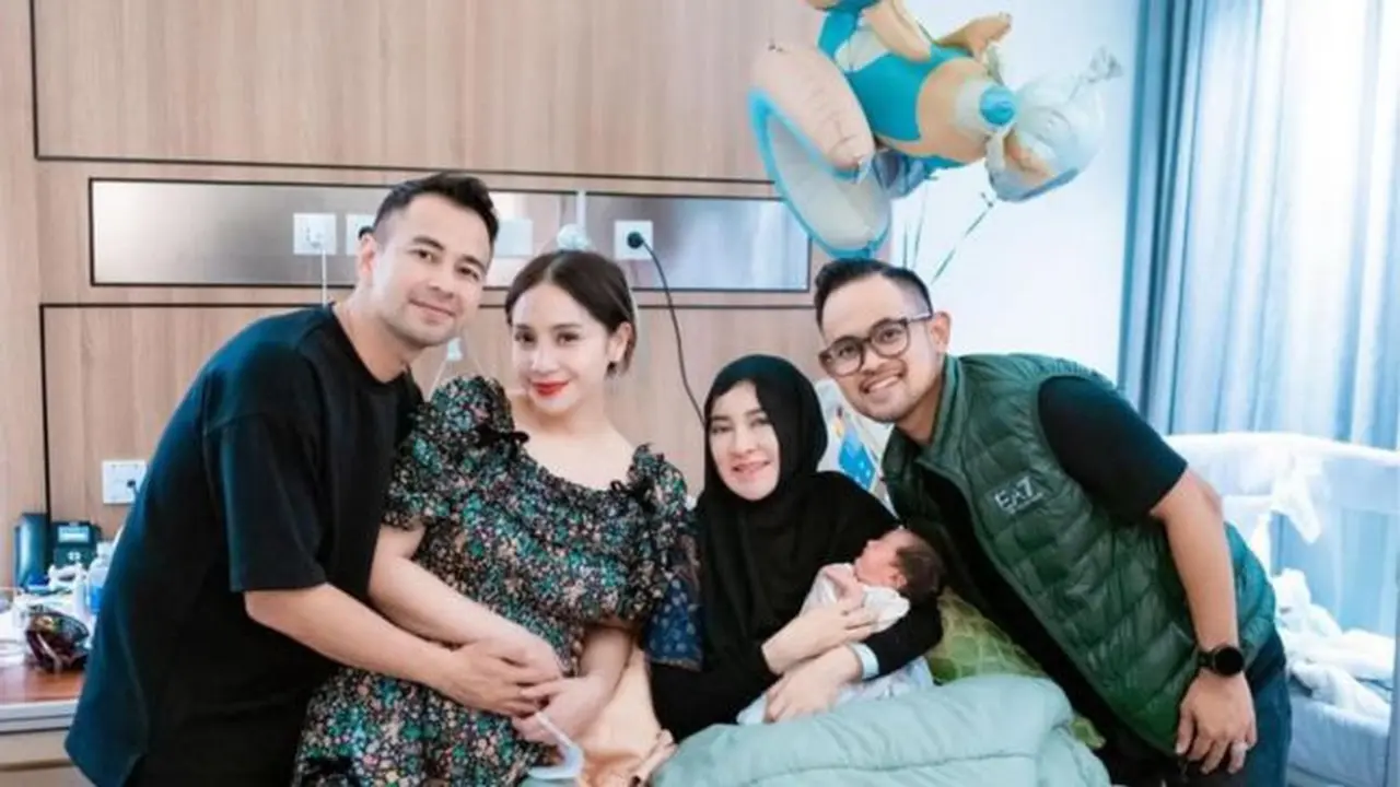 Potret Raffi Ahmad dan Nagita Slavina Jenguk Shandy Purnamasari yang Baru Lahirkan Anak Ketiga (credit: https://www.instagram.com/raffinagita1717/)