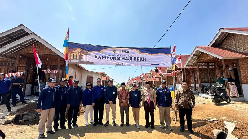 Badan Pengelola Keuangan Haji (BPKH) hadir menjangkau masyarakat terdampak bencana tanah bergerak pada Februari 2019 di Kampung Gunungbatu, Desa Kertaangsana, Kecamatan Nyalindung, Sukabumi, Jawa Barat, Rabu (14/8/2024) (Istimewa)