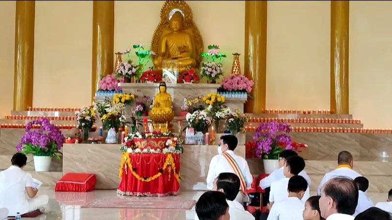Perayaan Hari Waisak oleh umat Buddha di Kota Tomohon, Sulut, Minggu (4/6/2023).