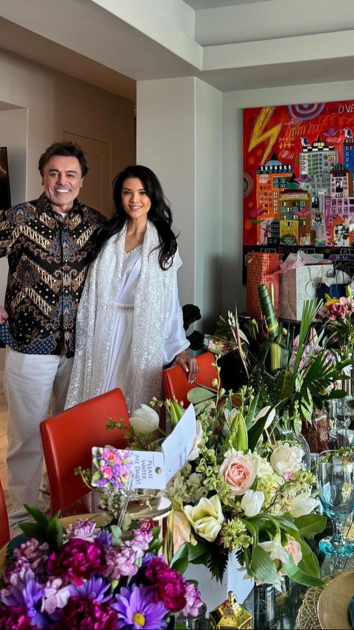 Tidak hanya merayakan momen penting tersebut, Farah juga memperkenalkan kekayaan kuliner Indonesia kepada tamu-tamu di Amerika.&nbsp;<br>