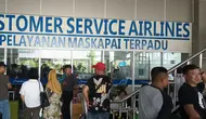 Para calon penumpang yang jadwal penerbangannya dibatalkan di Bandara Sam Ratulangi Manado, Kamis (18/4/2024), diarahkan menuju Customer Service Airlines untuk penjadwalan kembali penerbangan.