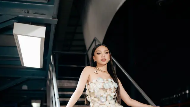 Potret Naura Ayu dengan makeup bold (credit: instagram/naura.ayu)