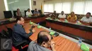 Beberapa fungsionaris Partai Golkar versi Munas Ancol melakukan rapat internal di kantor DPP Partai Golkar, Jakarta, Kamis (22/10/2015). Rapat berlangsung tertutup. (Liputan6.com/Helmi Fithriansyah)