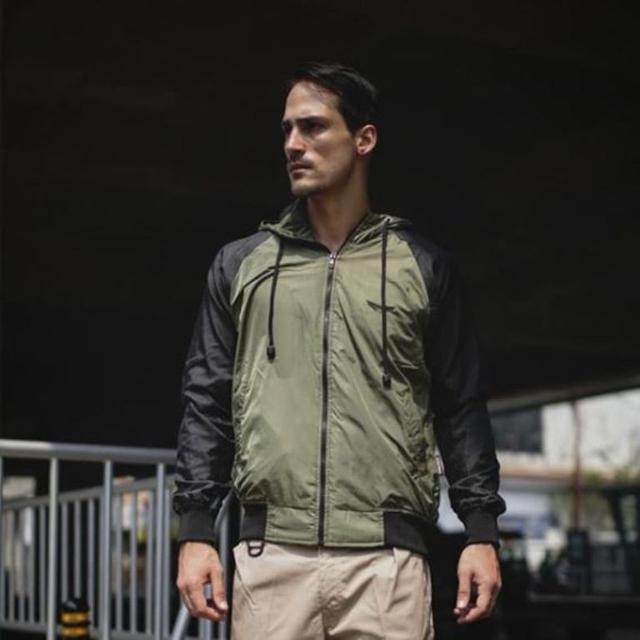 Jaket Windbreaker