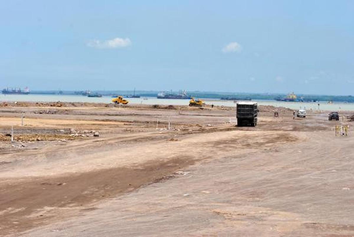 PT Pelindo III optimis April 2014 Terminal Teluk Lamong aktif