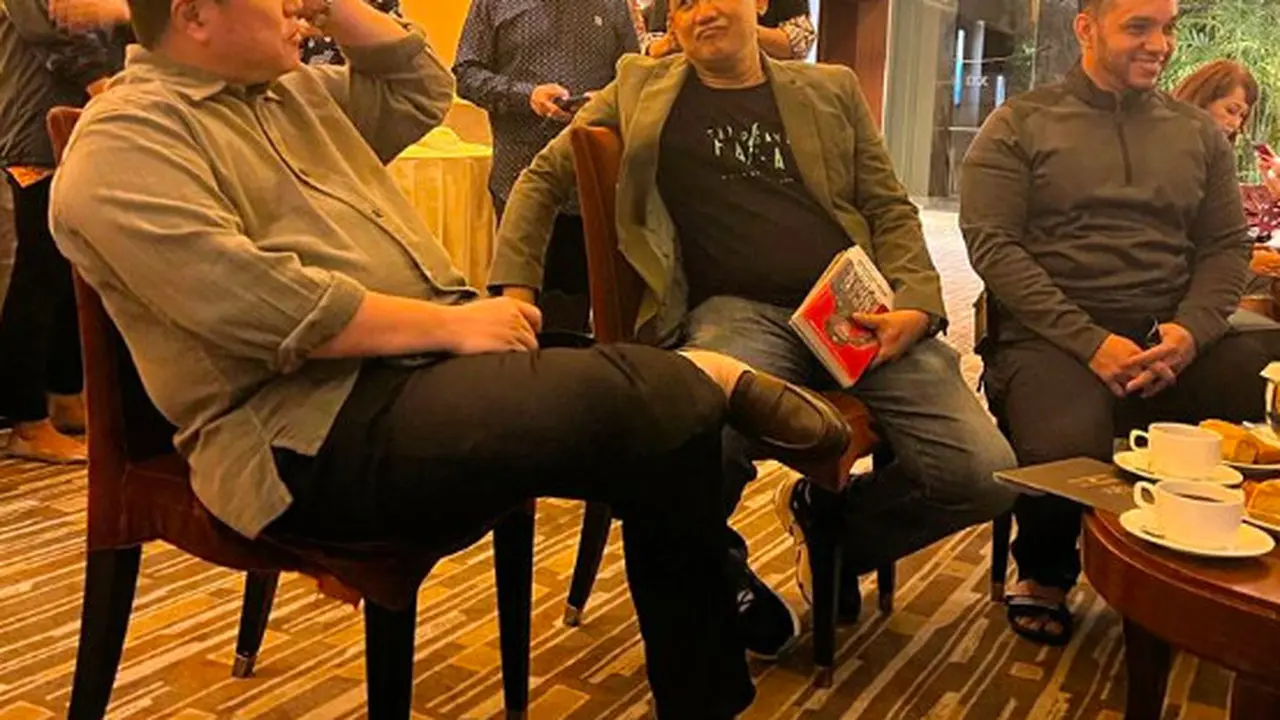 Denny Siregar bersama Erick Tohir