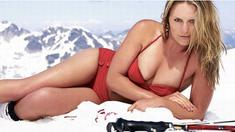 Lindsay Vonn juara dunia ski sebanyak empat kali pernah mengalami cedera parah pada Februari tahun 2013. Wanita cantik pacar Tiger Woods ini berhasil bangkit dari cedera dan kembali beraksi di lintasan salju.