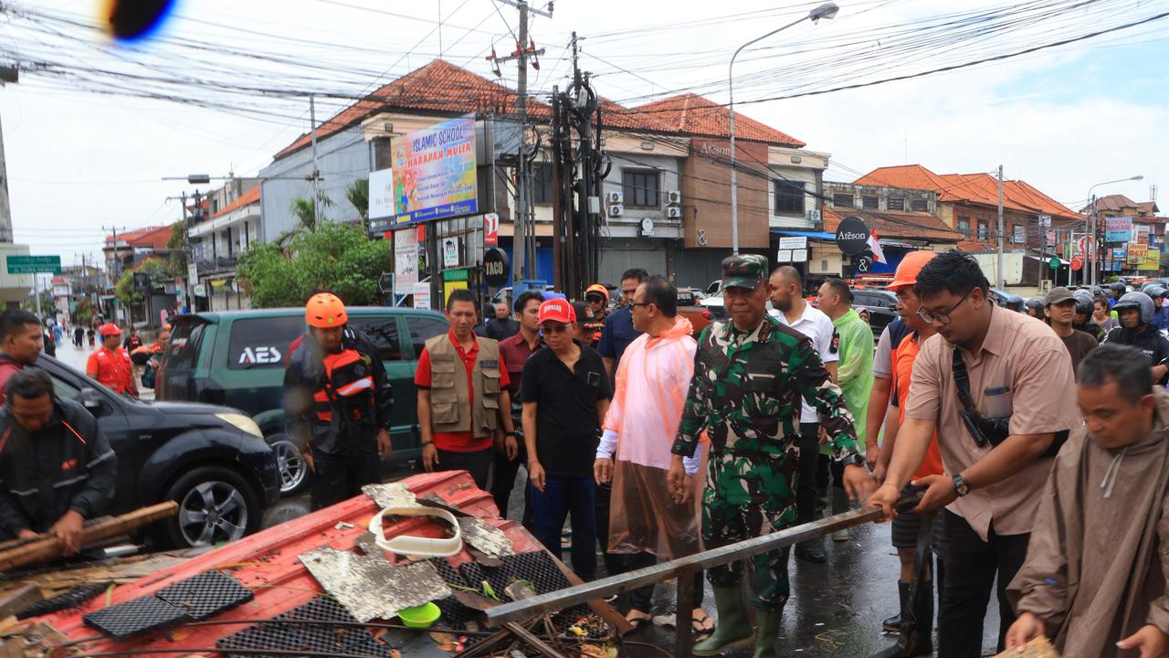 Gubernur Bali I Wayan Koster pantau banjir
