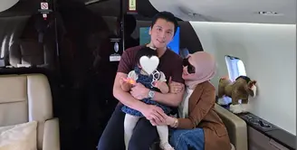 Syahrini kembali ke Singapura, kali ini ia pun memilih menggunakan private jet. Ia pun membagikan beberapa foto di dalam private jet tersebut. [@princessyahrini]