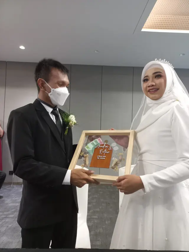 Viral Pernikahan Pasangan Beda Agama, Ini 5 Potretnya Saat Pemberkatan di Gereja