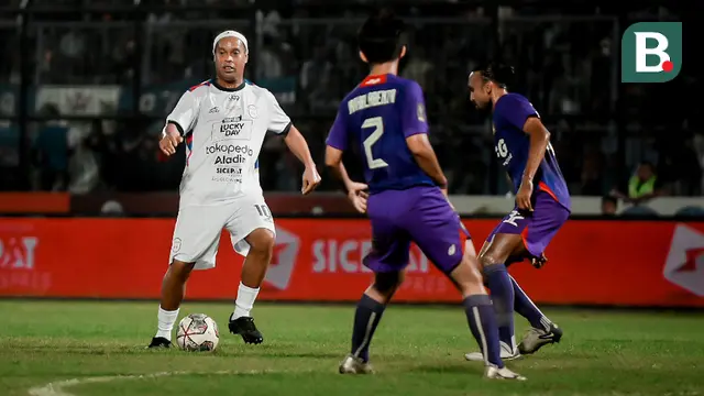 Foto: Diperkuat Ronaldinho, RANS Nusantara FC Tumbang dari Persik Kediri Pada Ajang Trofeo Meet the Star