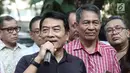 Kepala Kantor Staf Presiden (KSP), Moeldoko memberikan sambutan saat merayakan ulang tahunnya yang ke-61 di Taman Suropati, Jakarta, Minggu (8/7). Moeldoko merayakan momen pergantian tahunnya bersama istri dan keluarga. (Liputan6.com/Herman Zakharia)