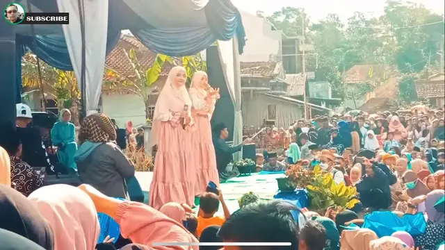 Penampilan Juara 2 AKSI 2022 RenaReni (Bandung) Mencuri Perhatian Warga Sekitar Tempat Tinggal Ilyas(Garut) Di Desa Sukamanah-Bandung Barat.  courtesy : youtube Isan tea