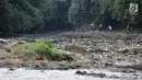 Anak-anak usai berenang di Sungai Ciliwung, Depok, Jawa Barat, Kamis (4/7/2019). Menurunnya debit air Sungai Ciliwung akibat musim kemarau dimanfaatkan warga setempat sebagai tempat wisata gratis untuk mengajak anak berenang. (merdeka.com/Iqbal Nugroho)