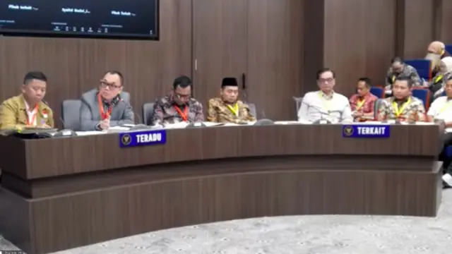 DKPP menggelar sidang pemeriksaan terkait dugaan pelanggaran Kode Etik Penyelenggara Pemilu yang dilakukan anggota KPU Parsadaan Harahap, Anggota KPU Jawa Barat Abdullah Sapi’i dan Sekjen KPU Bernad Dermawan Sutrisno. (Istimewa)