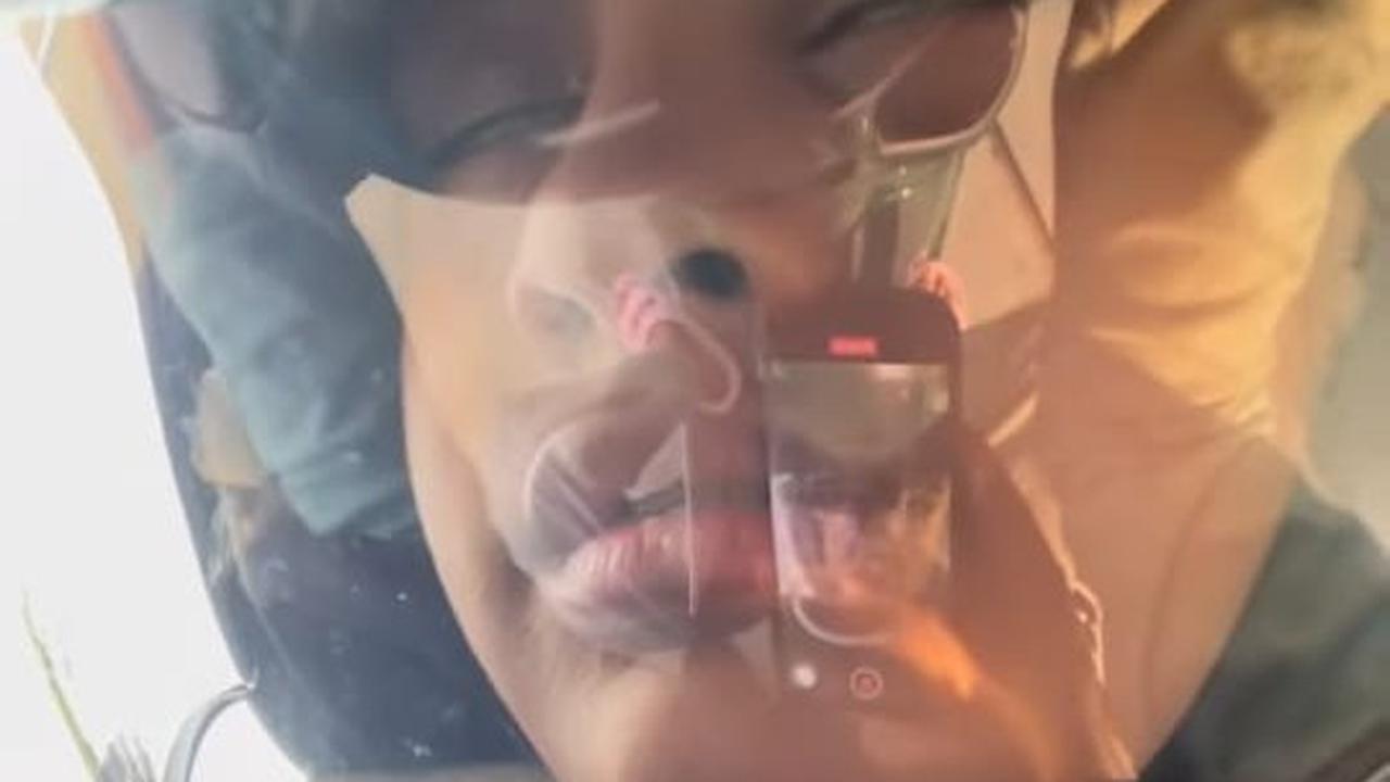 Potret Anak Shireen Sungkar dan Teuku Wisnu Ketiduran di Motor