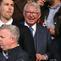 Mantan manajer Manchester United, Sir Alex Ferguson (tengah), menyaksikan dari tribune menjelang pertandingan leg kedua semifinal Liga Europa antara Manchester United dan Athletic Bilbao di Stadion Old Trafford, Manchester, Inggris barat laut, pada 8 Mei 2025. (Oli SCARFF/AFP)