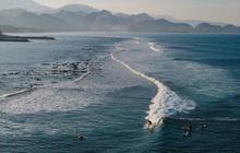 FOTO: Pesona Ombak Pantai Lhoknga Menarik Peselancar Dunia