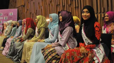 Para finalis Puteri Muslimah Indonesia 2015, Jakarta, Senin (11/5/2015). Setelah melakukan audisi di berbagai kota, akhirnya terpilih 25 finalis untuk bersaing menjadi Puteri Muslimah Indonesia 2015 (Liputan6.com/Herman Zakharia)