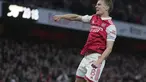 Gelandang Arsenal Martin Odegaard merayakan gol yang dicetaknya ke gawang Chelsea dalam laga pekan ke-34 Premier League 2022-2023 di Emirates Stadium, Rabu (3/5/2023) dini hari WIB. (AP Photo/Kin Cheung)