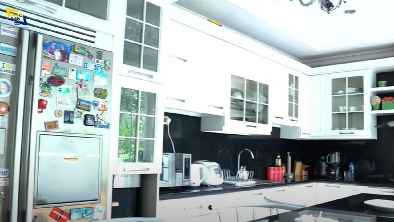 8 Potret Dapur Diah Permatasari yang Elegan, Jadi Lokasi Favorit - Akui Nggak Tahu Biaya Bayar Listrik Rumah