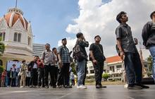 FOTO: Antrean Pencari Kerja Mengular di Job Fair Surabaya 2026
