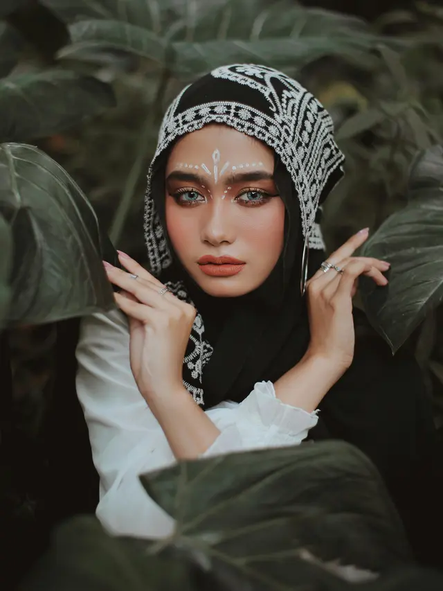 7 Tren Warna Baju Lebaran 2025, dari Natural hingga Bold yang Simpel dan Stylish. (pexels.com/Ichad Windhiagiri)