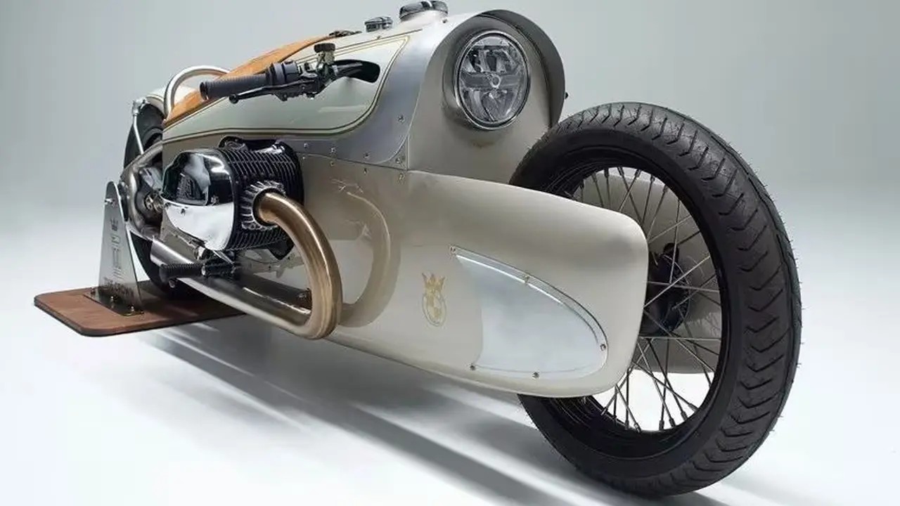BMW R 18