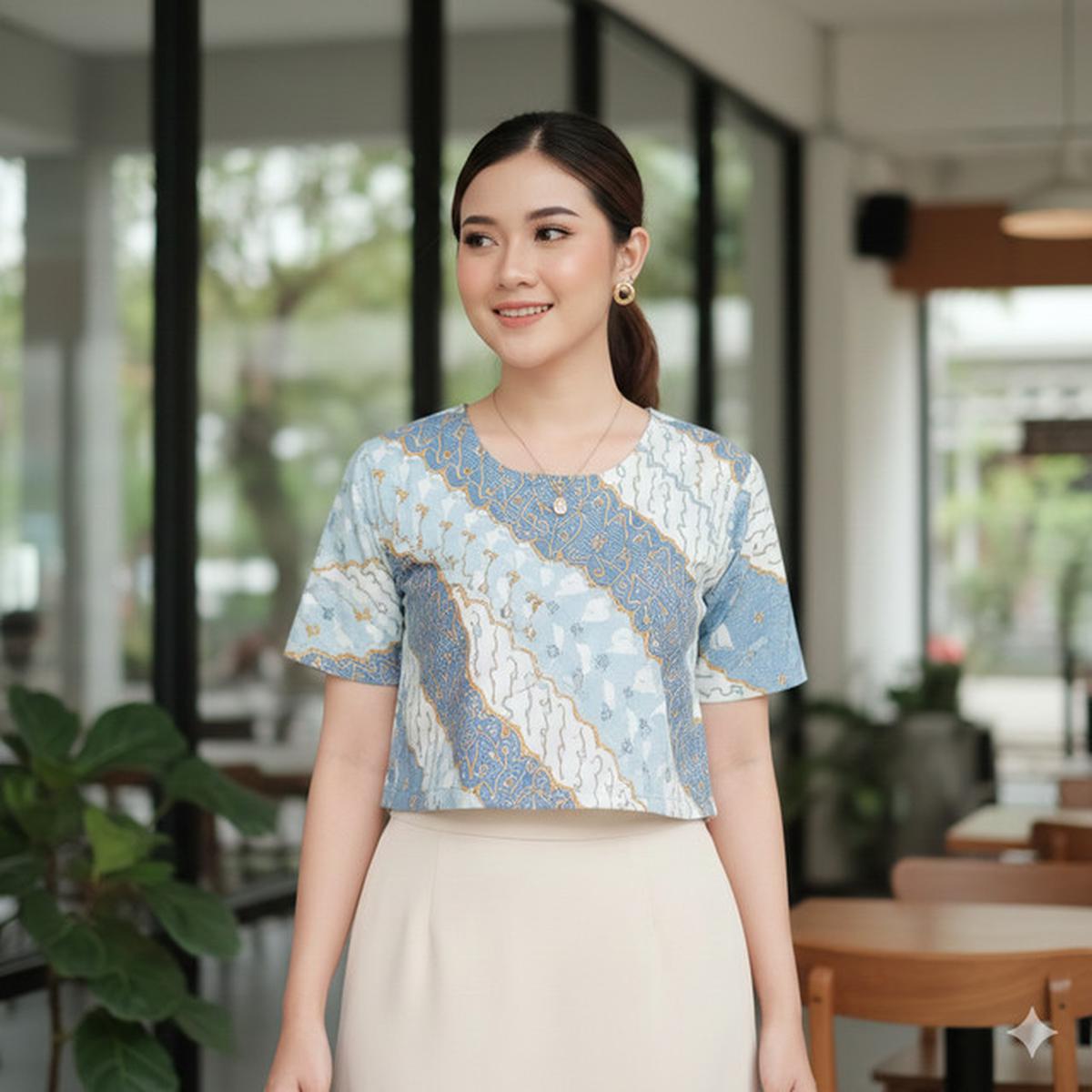Model Atasan Batik Crop Cut dengan Rok High Waist