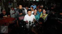 Ketua DPR RI Setya Novanto memberi keterangan saat sidak di Pasar Induk Kramat Jati, Jakarta Timur, Kamis (12/1). Harga cabai yang melambung tinggi menjadi keprihatinan Ketua DPR sehingga perlu dilakukannya sidak. (Liputan6.com/Johan Tallo)