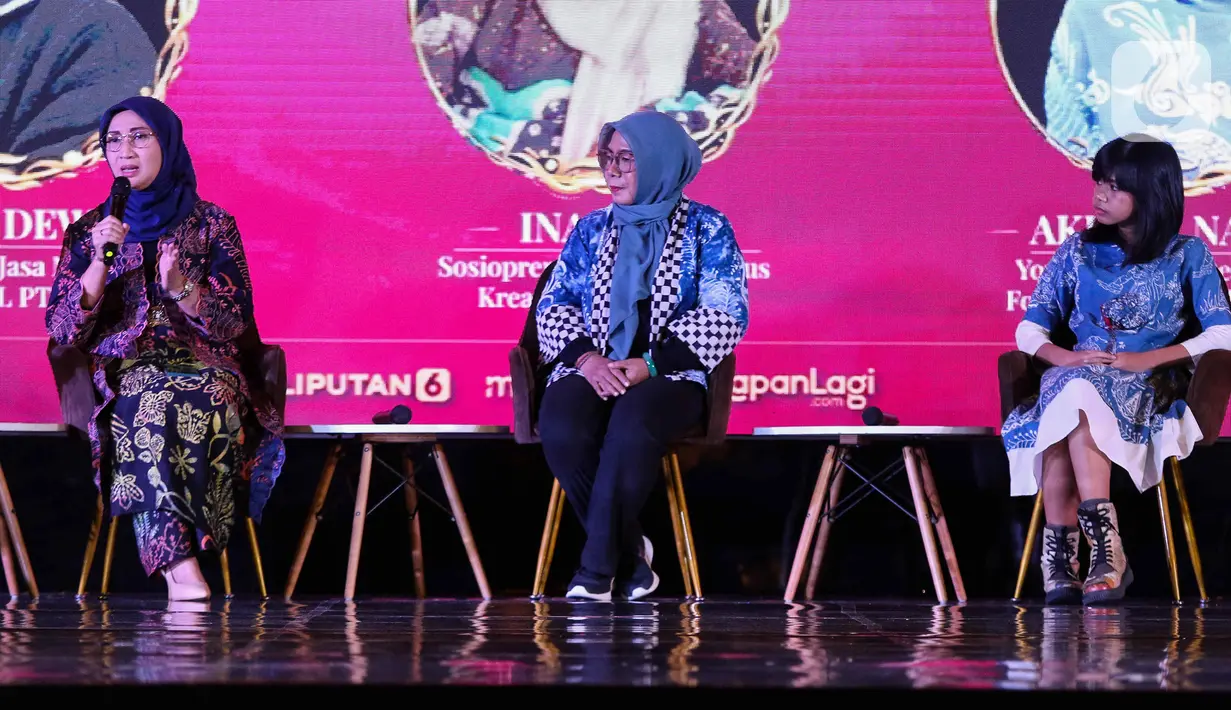 Kepala Divisi Jasa Manajemen dan TJSL PT Permodalan Nasional Madani (PNM) Cut Ria Dewanti bersama Founder dan pengurus kreasi Tuli Indonesia serta Young Fashion designer dan founder kreasi tuli Indonesia Akeyla Naraya saat diskusi dalam acara Cita dan Cipta Liputan6.com x Fimela di Shangri-La Hotel, Jakarta,  Rabu (31/7/2024). (Liputan6.com/Herman Zakharia)