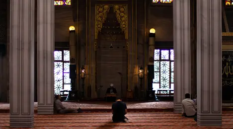7 Arti Mimpi Sholat Di Masjid Yang Menandakan Datangnya Keberkahan -  Lifestyle Fimela.com
