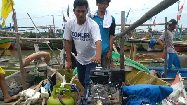 Nelayan di Cirebon Melaut Menggunakan Tabung Gas Melon
