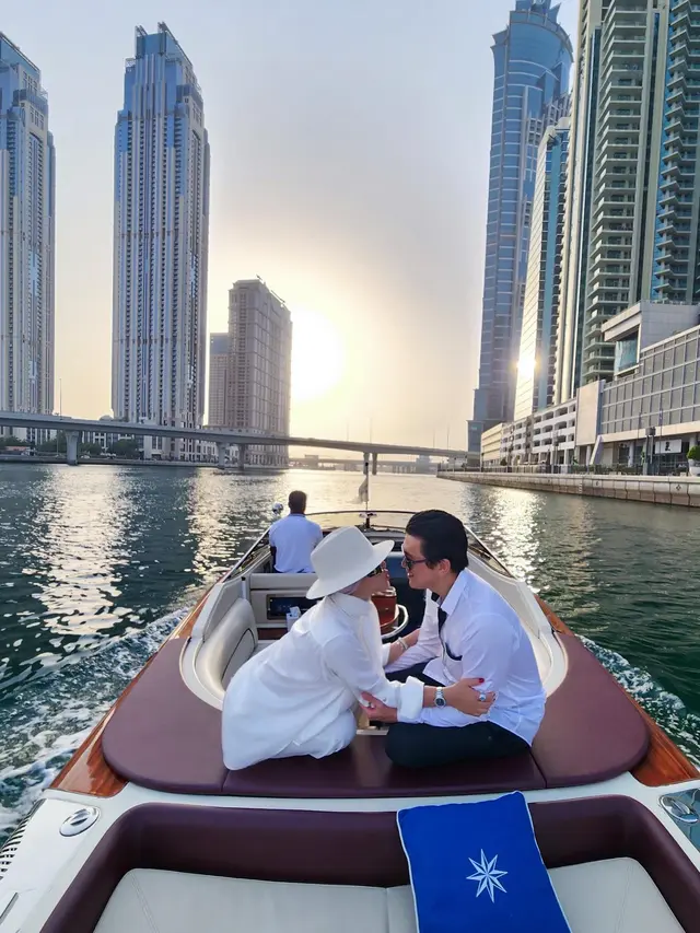 Syahrini dan Reino Barack di Dubai (Instagram/princessyahrini)