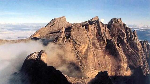 6 Fakta Menarik Gunung Kinabalu di Sabah Malaysia yang Terbentuk 15 Juta Tahun Lalu