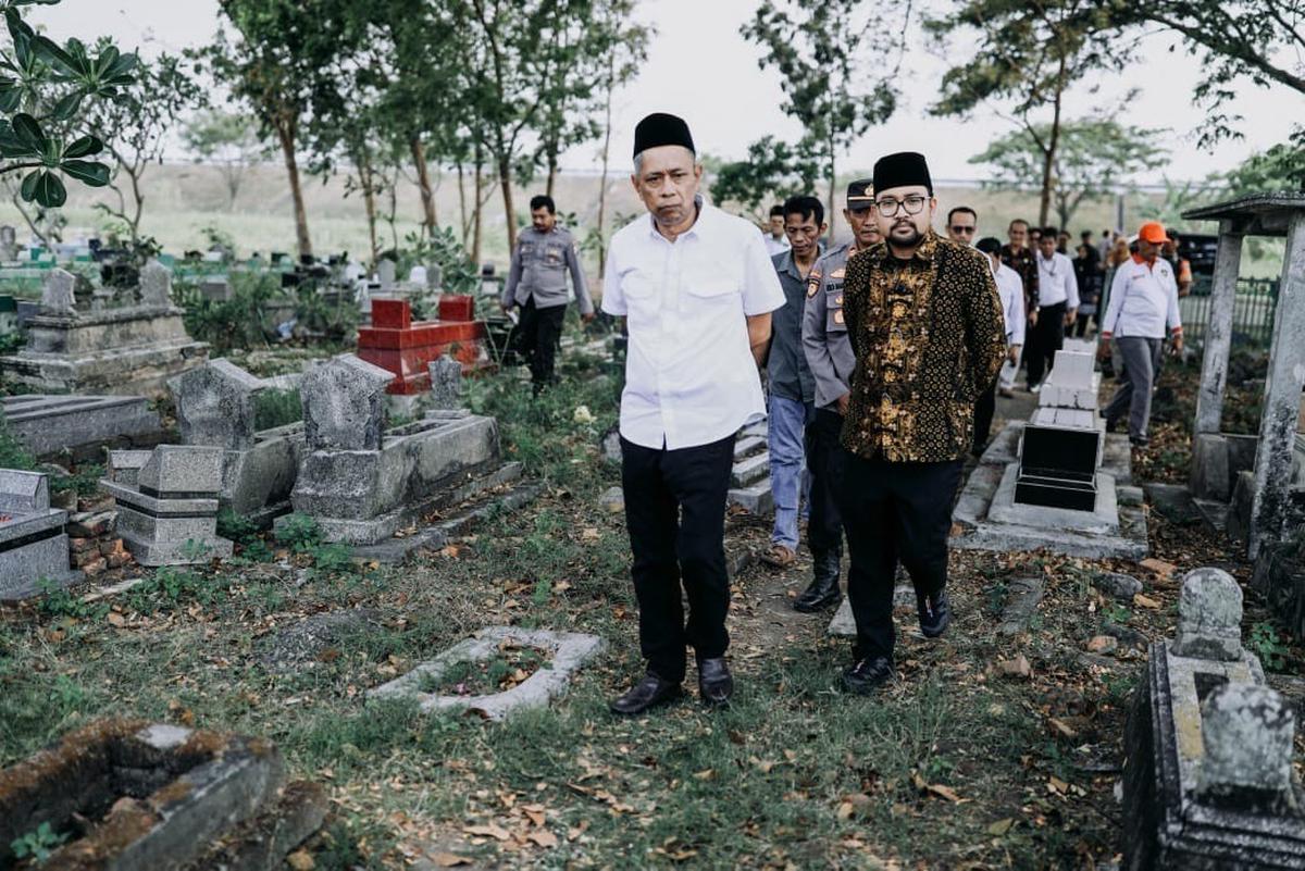 Wamensos Agus Jabo Ziarah ke Makam Aktivis Buruh Marsinah