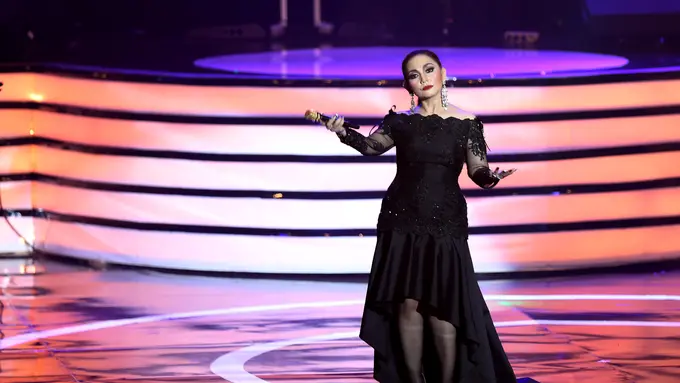 [Bintang] Nia Daniaty