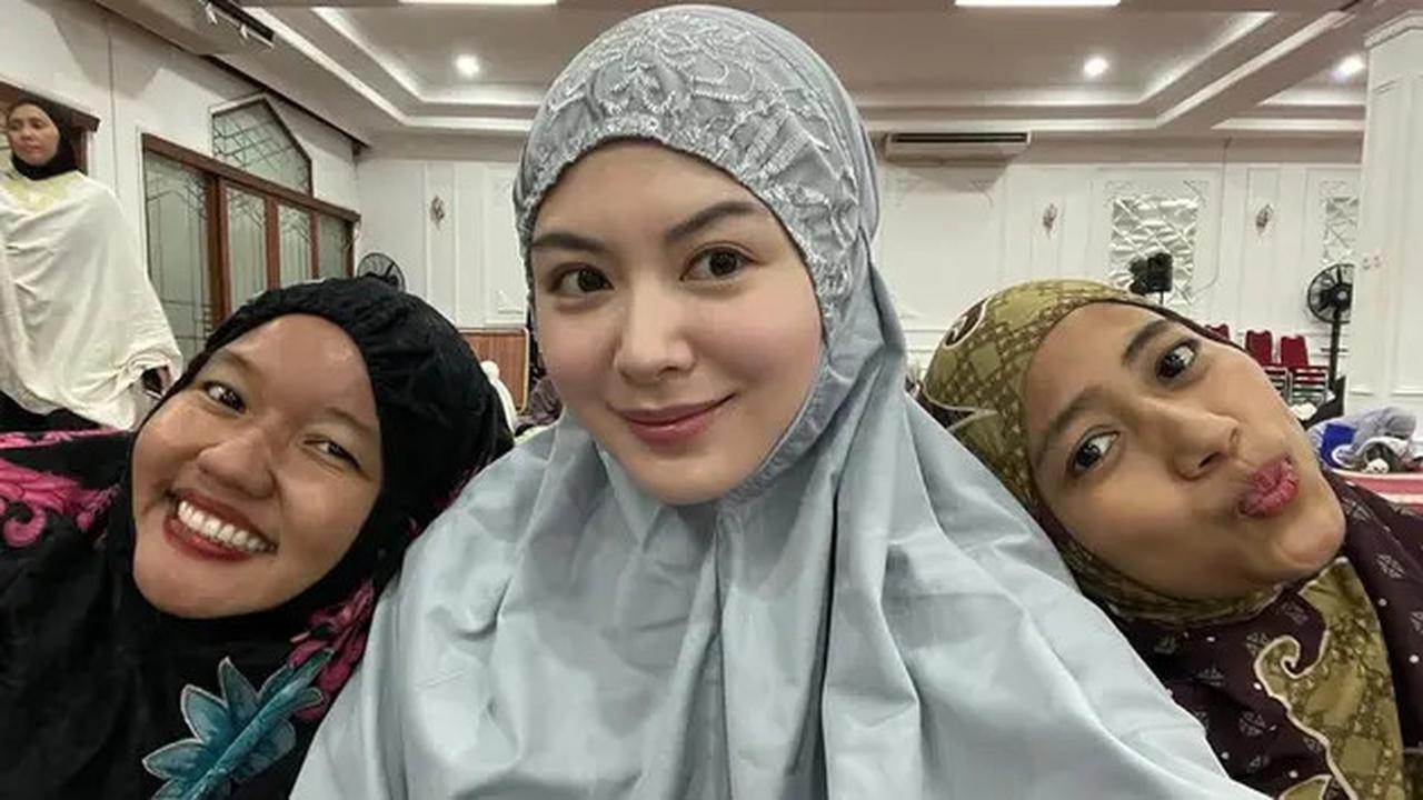 Kisah 7 Artis Mualaf Jalani Beda Keyakinan dari Keluarga, Clara Shinta Sempat Ditentang