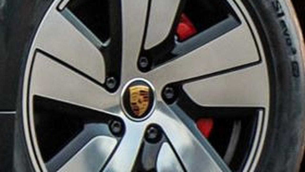 Lantas, apa yang menjadi penyebab ban belakang sepeda motor lebih cepat botak? Simak penjelasan berikut seperti dirangkum dari berbagai sumber, Rabu (29/5/2024).