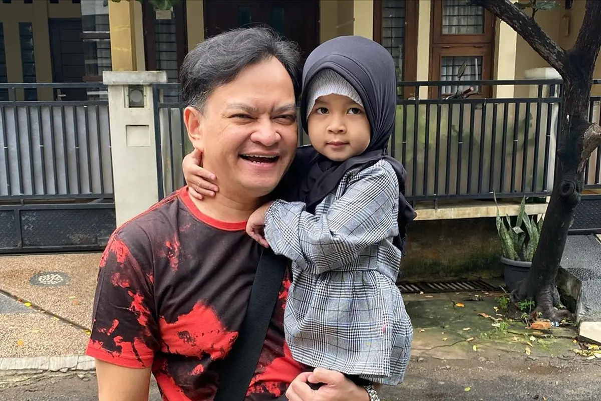 7 Momen Kebersamaan Hedi Yunus dan Irma, Bak Ayah Kandung