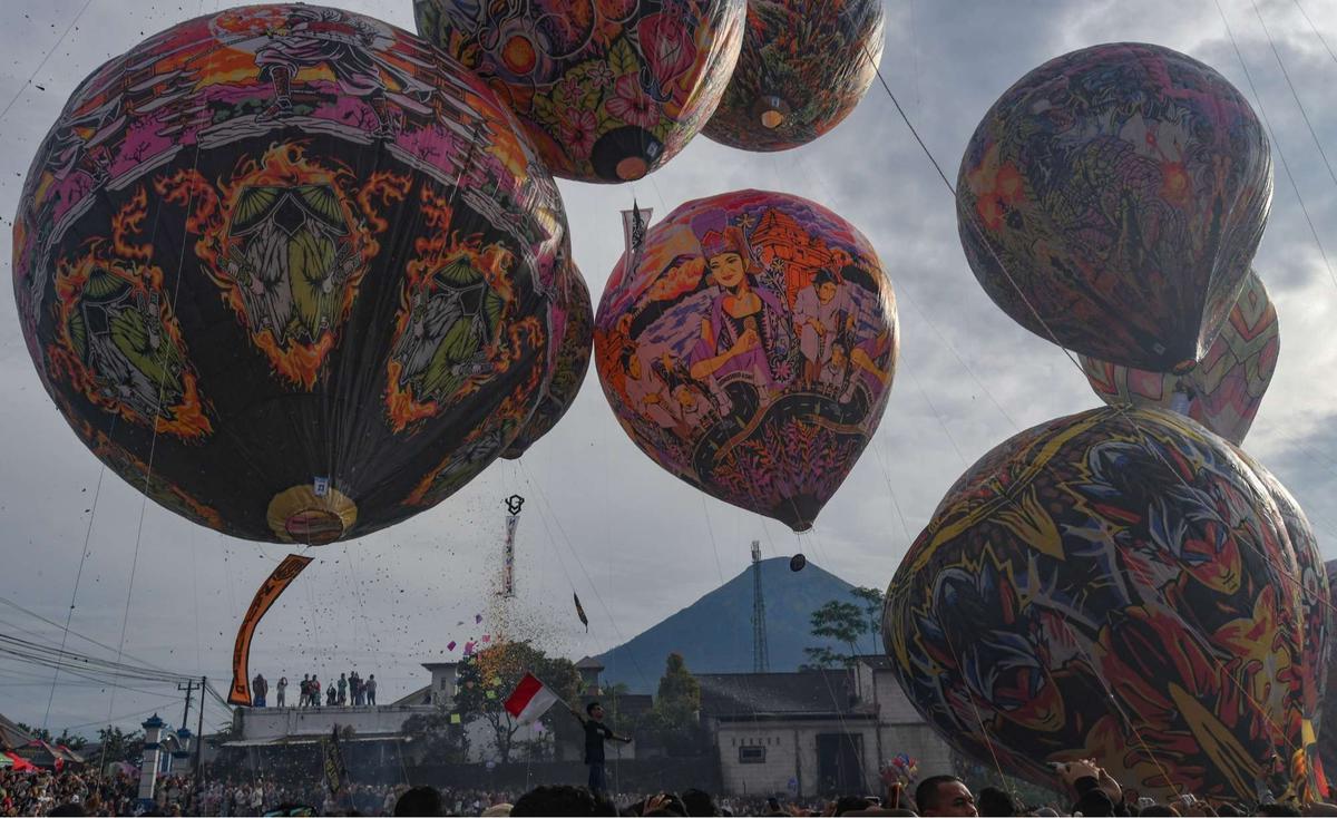 Keindahan warna-warni balon udara di Wonosobo
